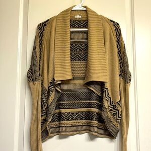 EUC adorable sweater size M camel and black by Eyeshadow